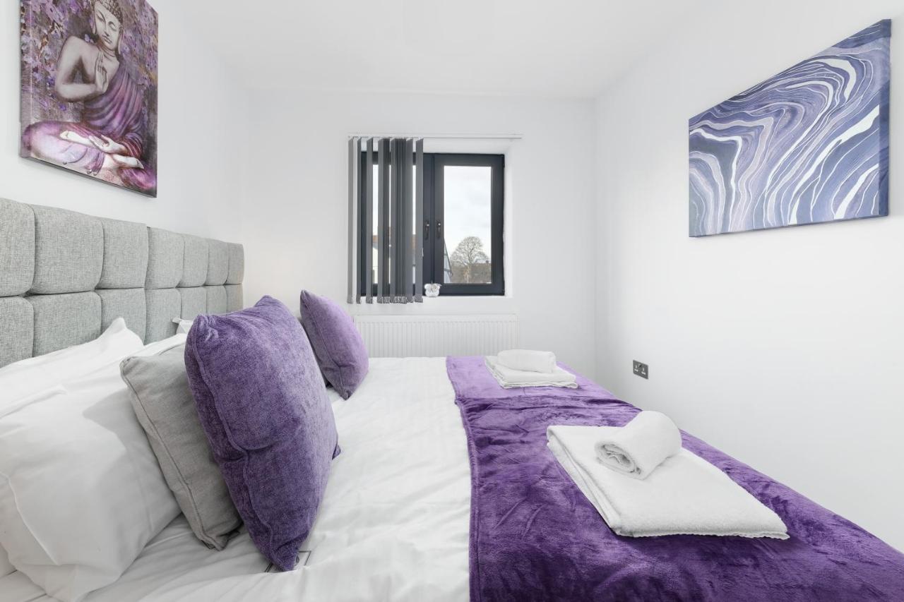 Modern 4 Bedroom House With Parking In Farnham Royal, Slough By 360Stays Kültér fotó